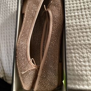 Adrianna Papell Zoe Rose gold sparkle slippers size 9